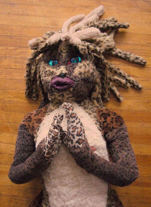 Catgirl, showing her hands. Dream sculpture by Wayan.