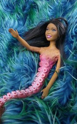 Sculpture titled 'Tenta' made of glued-together Barbie parts; an amphibian native of Kakalea, a model of an Earthlike world full of Australias. Click to enlarge