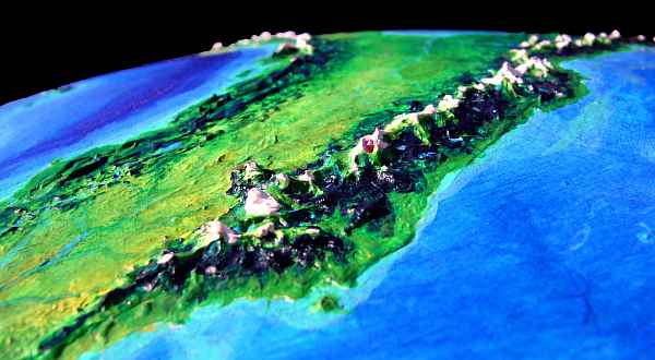 A low-orbital photo of the Andromeda Range on Corona, largest continent on Lyr, a model of a huge sea-world. Click to enlarge.