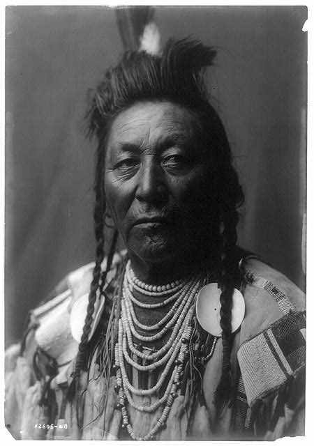 Plenty Coups (Aleek-chea-ahoosh, meaning Many Achievements), portrait by Edward Curtis c.1908